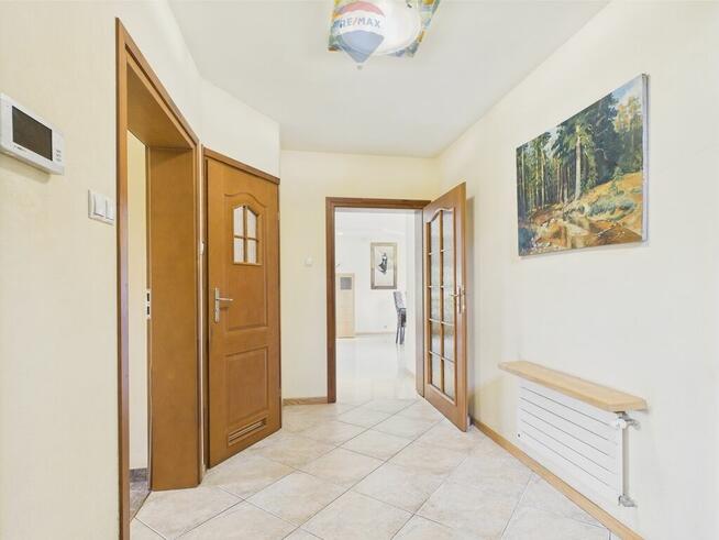 Duży dom wolnostojący z pięknym ogrodem w Łodzi