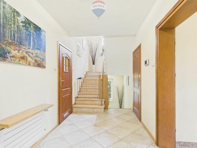 Duży dom wolnostojący z pięknym ogrodem w Łodzi