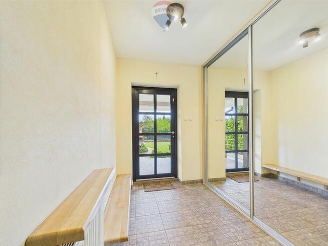 Duży dom wolnostojący z pięknym ogrodem w Łodzi