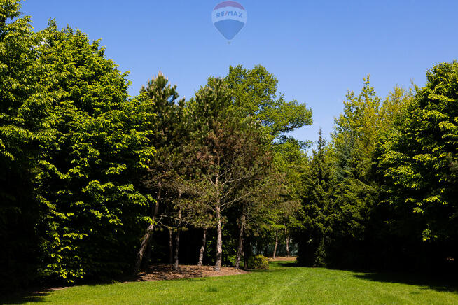 Duży dom wolnostojący z pięknym ogrodem w Łodzi