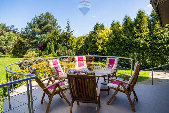 Duży dom wolnostojący z pięknym ogrodem w Łodzi