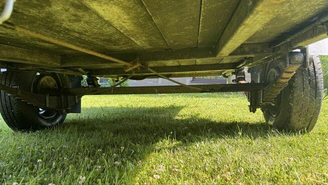 Przyczepa lekka Niewiadów 560 DMC z hamulcem najazdowym