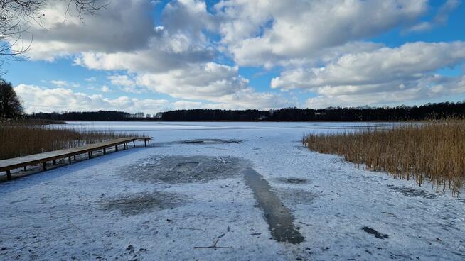 Zakochaj się w tym miejscu! Działka z domkiem przy jeziorze
