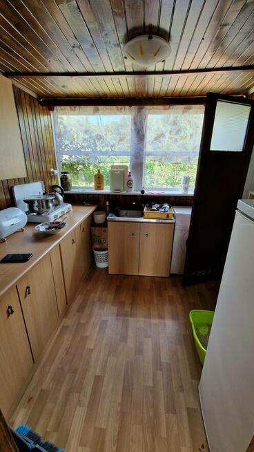 Zakochaj się w tym miejscu! Działka z domkiem przy jeziorze