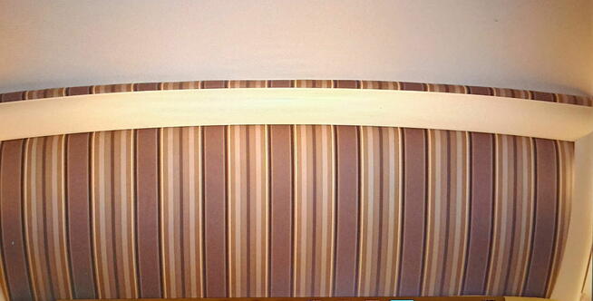 Łóżko z szafkami nocnymi