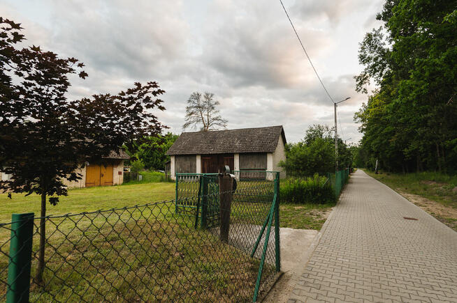 Działka 16,6 ar z budynkiem gospodarczym i stodołą