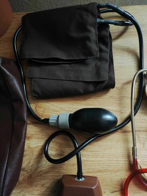 Ciśnieniomierz zegarowy sfigmomanometr mankiet stetoskop