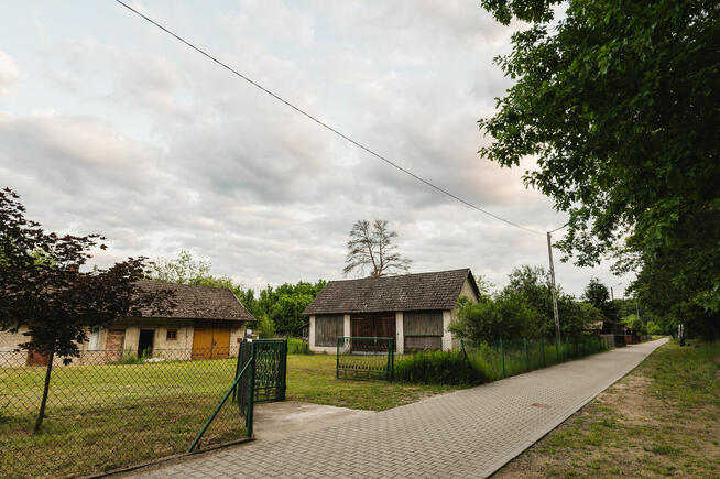 Działka 16,6 ar z budynkiem gospodarczym i stodołą