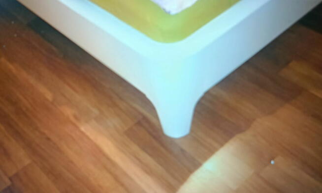 Łóżko z szafkami nocnymi