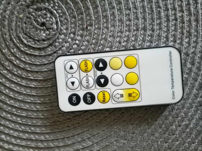 Lampa podłogowa LED z pilotem