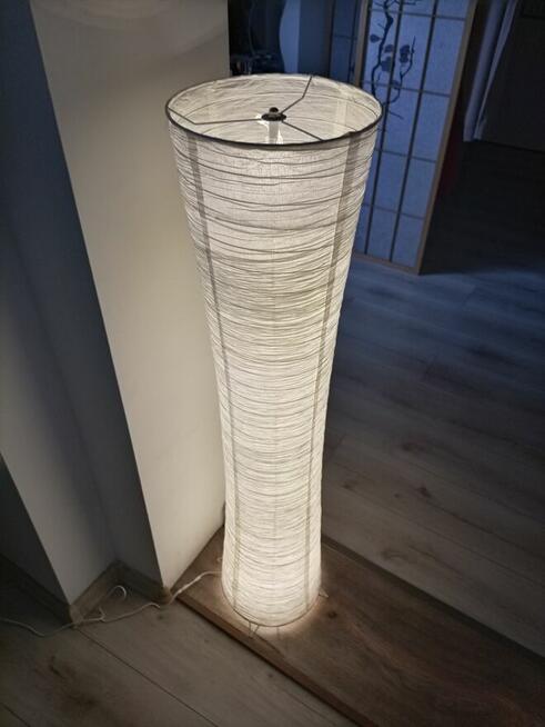 Lampa podłogowa LED z pilotem