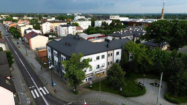 Budynek handlowo-usługowy w centrum z parkingiem