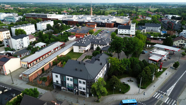 Budynek handlowo-usługowy w centrum z parkingiem