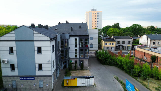 Budynek handlowo-usługowy w centrum z parkingiem