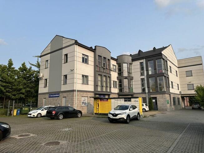 Budynek handlowo-usługowy w centrum z parkingiem