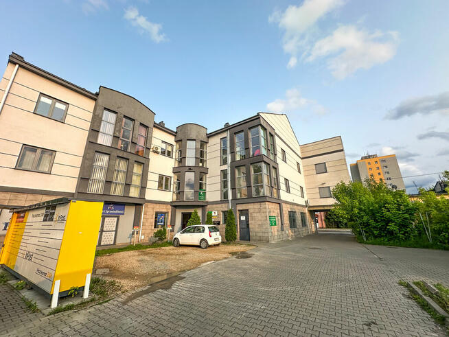 Budynek handlowo-usługowy w centrum z parkingiem