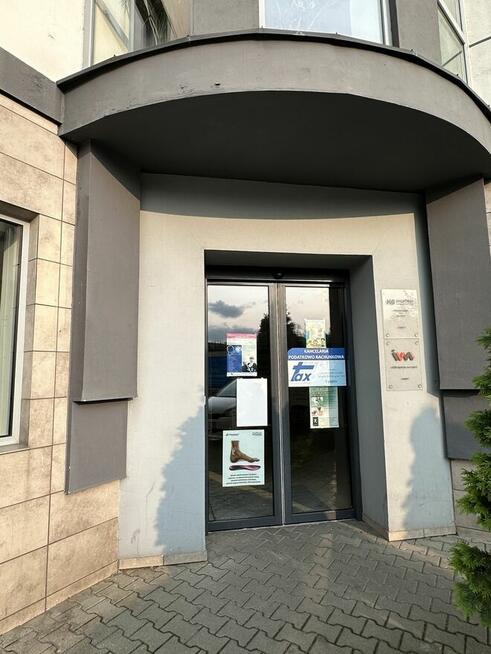 Budynek handlowo-usługowy w centrum z parkingiem