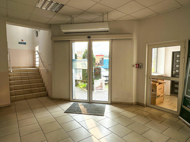 Budynek handlowo-usługowy w centrum z parkingiem