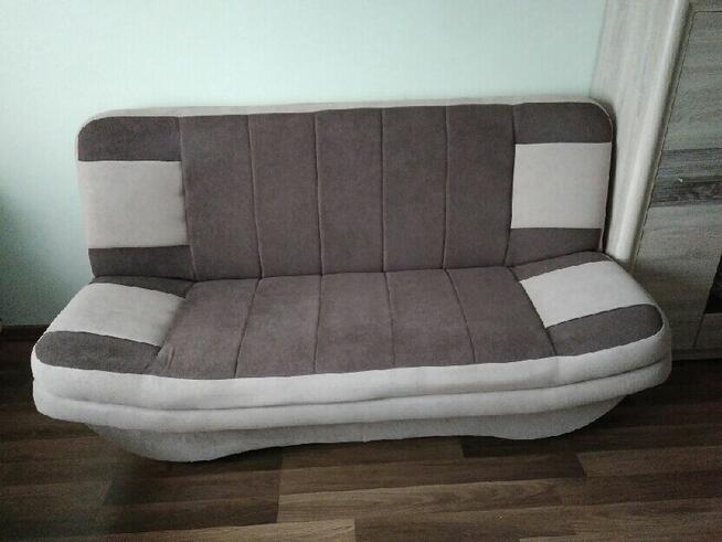 Sprzedam roczną kanapę - dwuosobową rozkładaną.