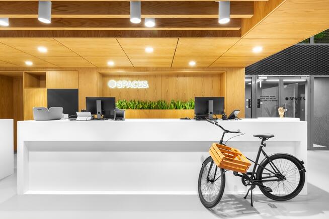 Wybierz profesjonalny adres w Spaces Fabryka Kart