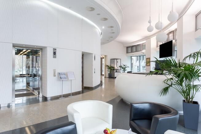 profesjonalnej coworkingowej w Regus Okraglak