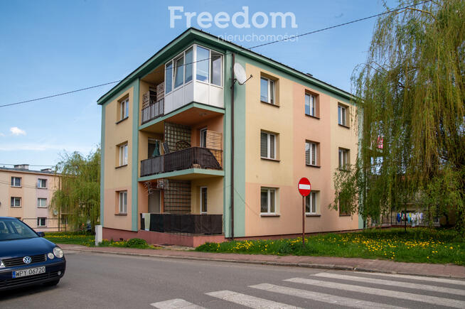 Piękne dwa pokoje na 2 piętrze z dużym balkonem.