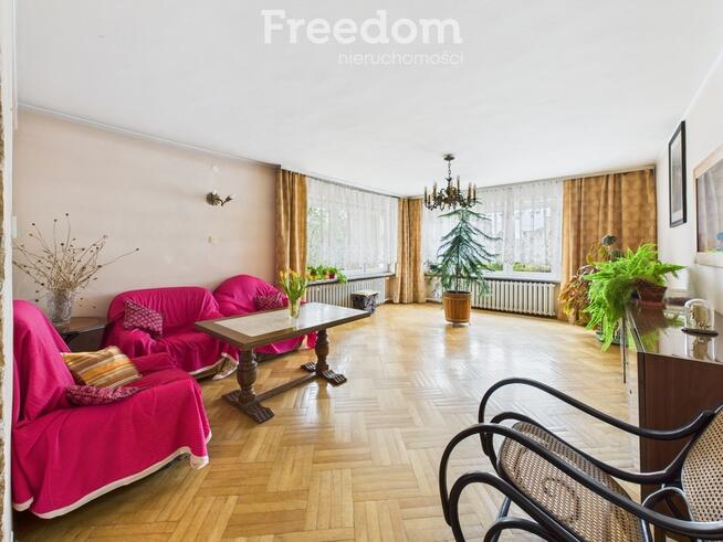 Duży dom z garażem i ogrodem