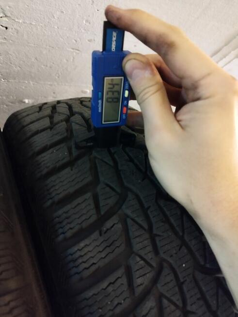 Sprzedam opony zimowe Nokian WR D4 185/65R15 88 T