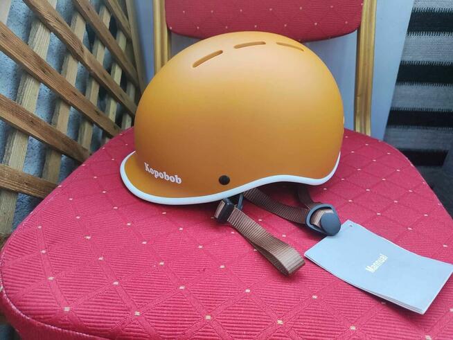 Kask Rowerowy daszkiem na Rower Deskorolkę Skuter Hulajnogę
