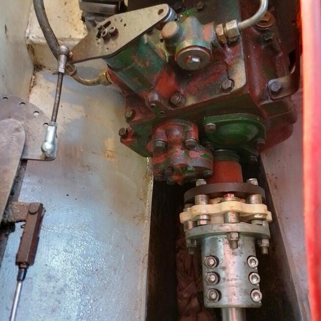 Jacht Motorowy Cascaruda 980 z miejscem postojowym (marina)