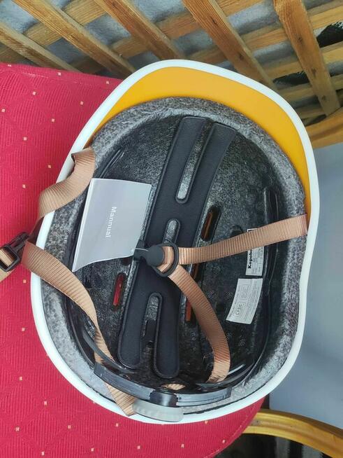 Kask Rowerowy daszkiem na Rower Deskorolkę Skuter Hulajnogę