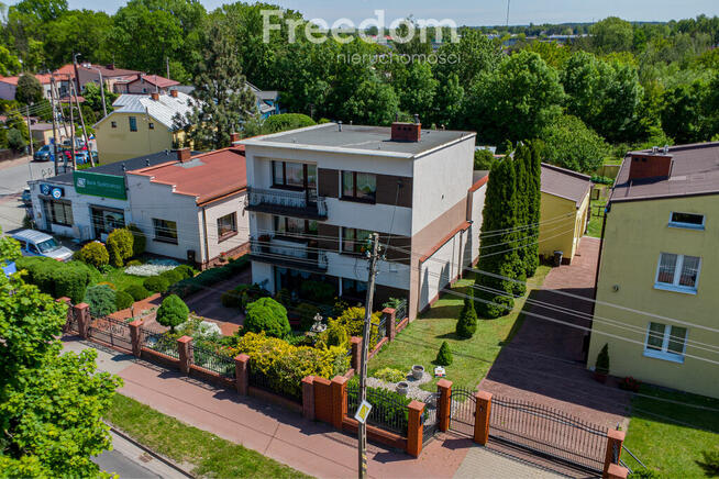 Dom w centrum Nadarzyna na firmę, mieszkaniowy