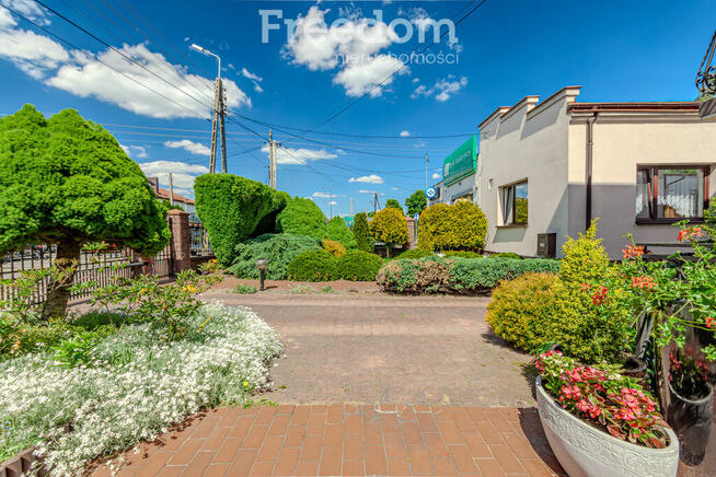 Dom w centrum Nadarzyna na firmę, mieszkaniowy