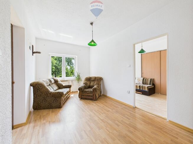 Dwa mieszkania + działka w Karnieszewicach