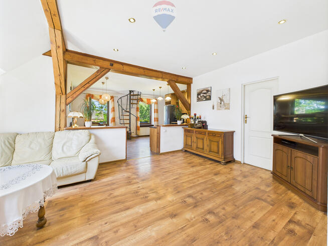 Dwa mieszkania + działka w Karnieszewicach