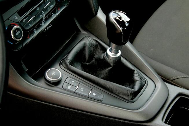 Ford Focus park assist, niski przebieg, podgrzewane fotele, klimatyzacja automat