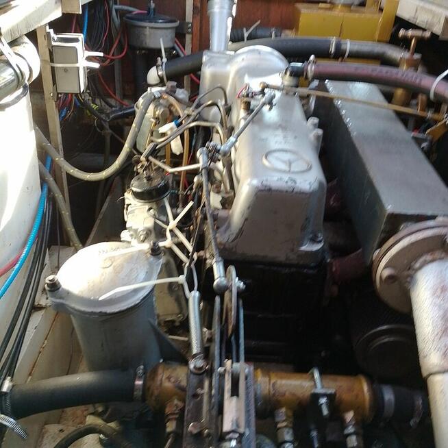 Jacht Motorowy Cascaruda 980 z miejscem postojowym (marina)