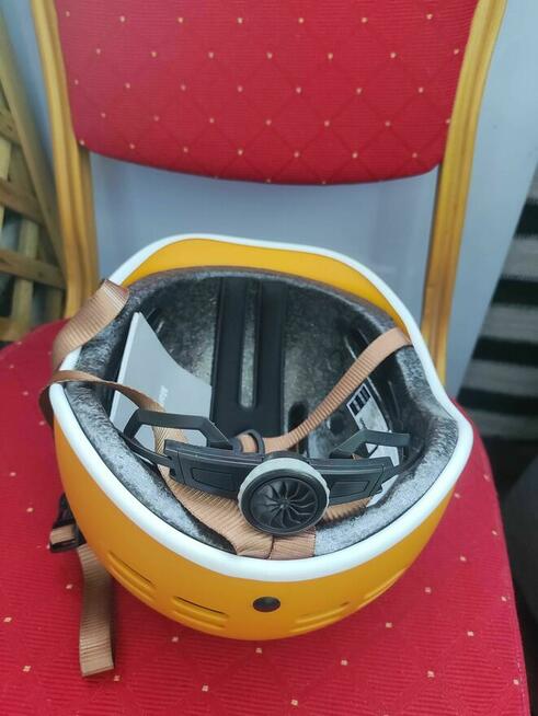 Kask Rowerowy daszkiem na Rower Deskorolkę Skuter Hulajnogę