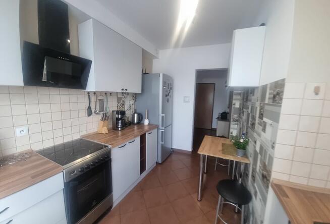 Zadbane mieszkanie 2 pokoje, oddzielna kuchnia, balkon