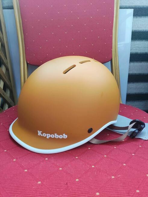 Kask Rowerowy daszkiem na Rower Deskorolkę Skuter Hulajnogę