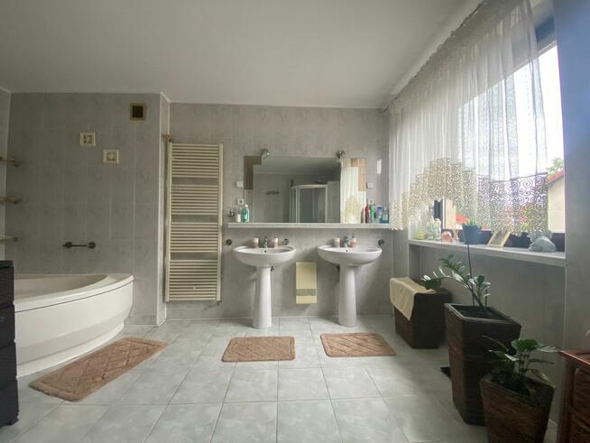 Na sprzedaż – narożny szeregowiec w doskonałej lokalizacji