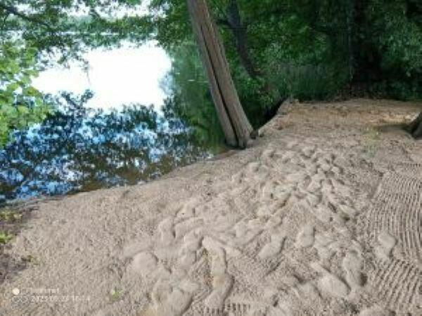 Działka 1.25 h z linią brzegową jeziora, plaża i winnicą