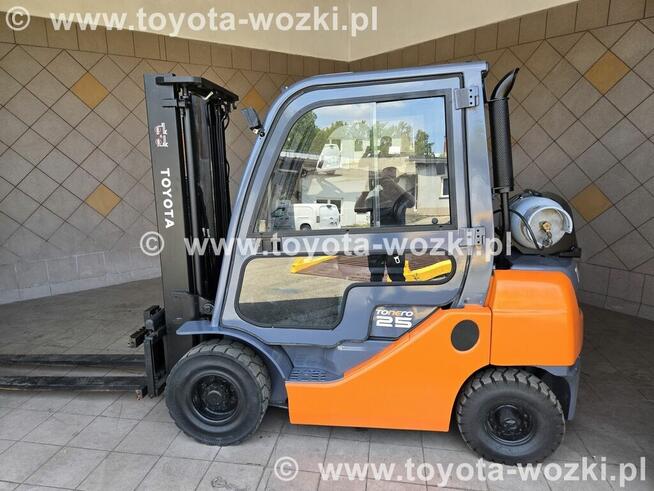 Wózek Widłowy TOYOTA 8FG25 , Kabina wolny skok TOYOTA 8FGF25