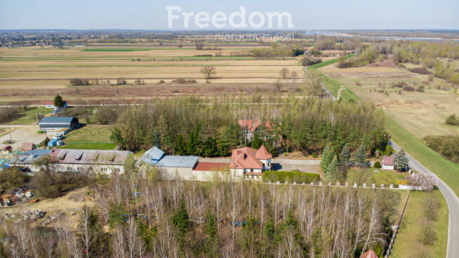 Hale magazynowo -produkcyjne z budynkiem biurowym