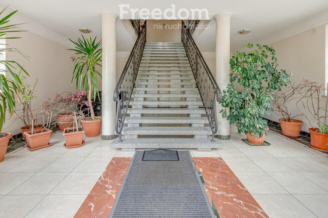 Hale magazynowo -produkcyjne z budynkiem biurowym