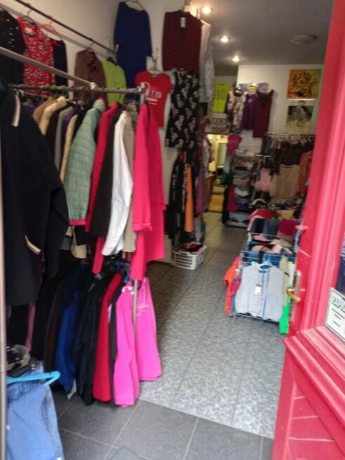 Odstąpię sklep z odzieżą używaną