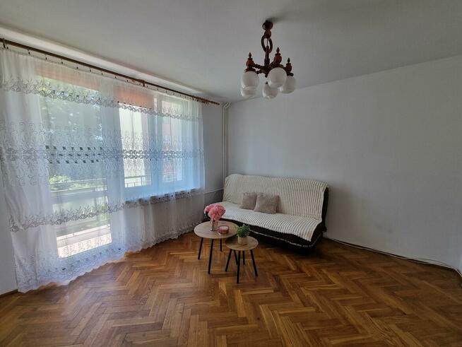 Mieszkanie 30,5 m² z oddzielną kuchnią i balkonem
