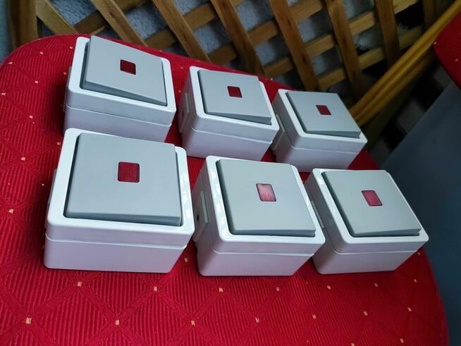 Wyłącznik włącznik Przełącznik IP44 pojedyńczy natynkowy