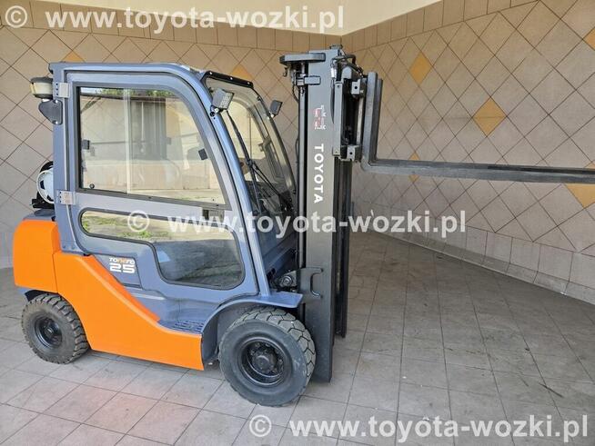 Wózek Widłowy TOYOTA 8FG25 , Kabina, wolny skok, TOYOTA 8FGF