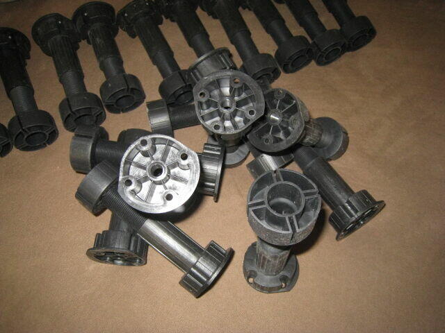 Nóżki meblowe regulowane czarne 10 cm